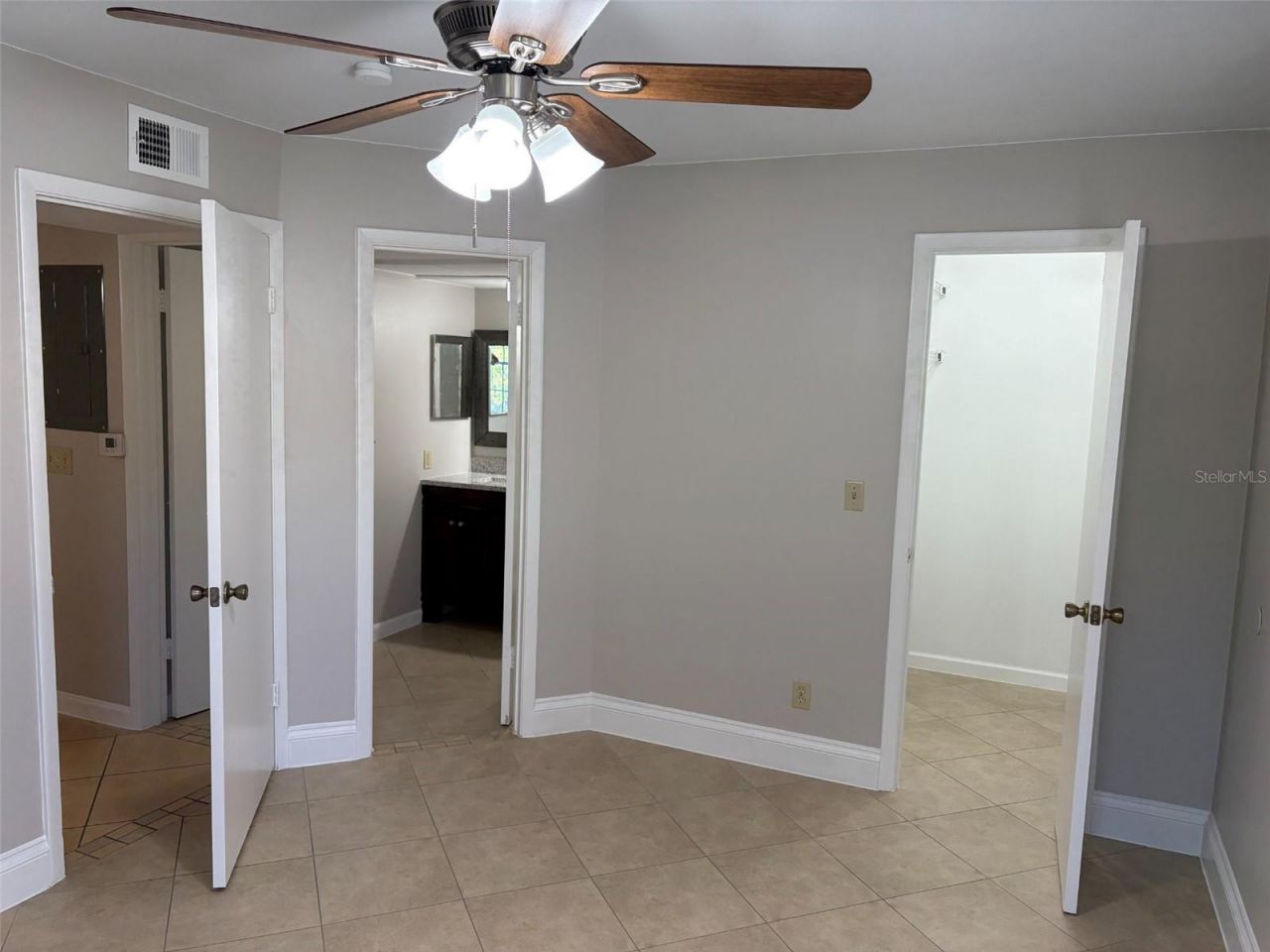 360 Lakepointe Drive , Unit 202, Altamonte Springs, FL 32701 Photo