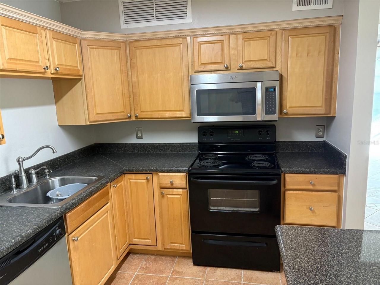360 Lakepointe Drive , Unit 202, Altamonte Springs, FL 32701 Photo