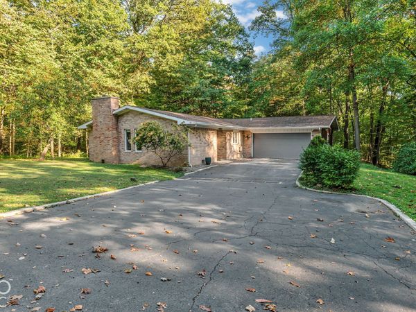 1042 N Farmington Drive, Crawfordsville, IN 47933
