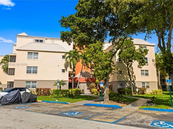 8215 Lake Dr , Unit 502, Doral, FL 33166