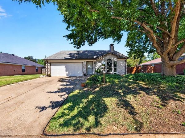 203 Briarglen Drive, Cedar Hill, TX 75104