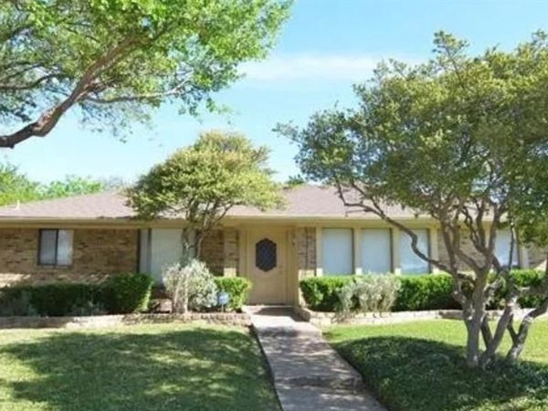 1911 E Branch Hollow Drive, Carrollton, TX 75007