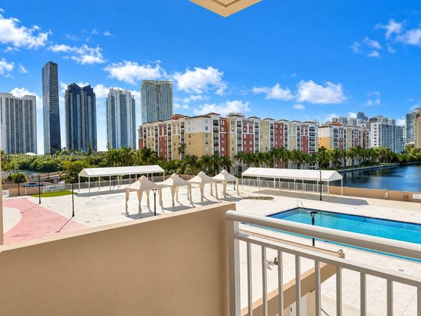 250 174th St , Unit 420, Sunny Isles Beach, FL 33160