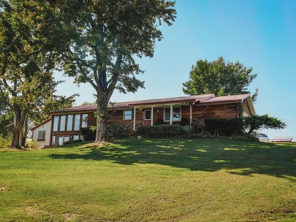 500 Summer Street , New Lexington, OH 43764