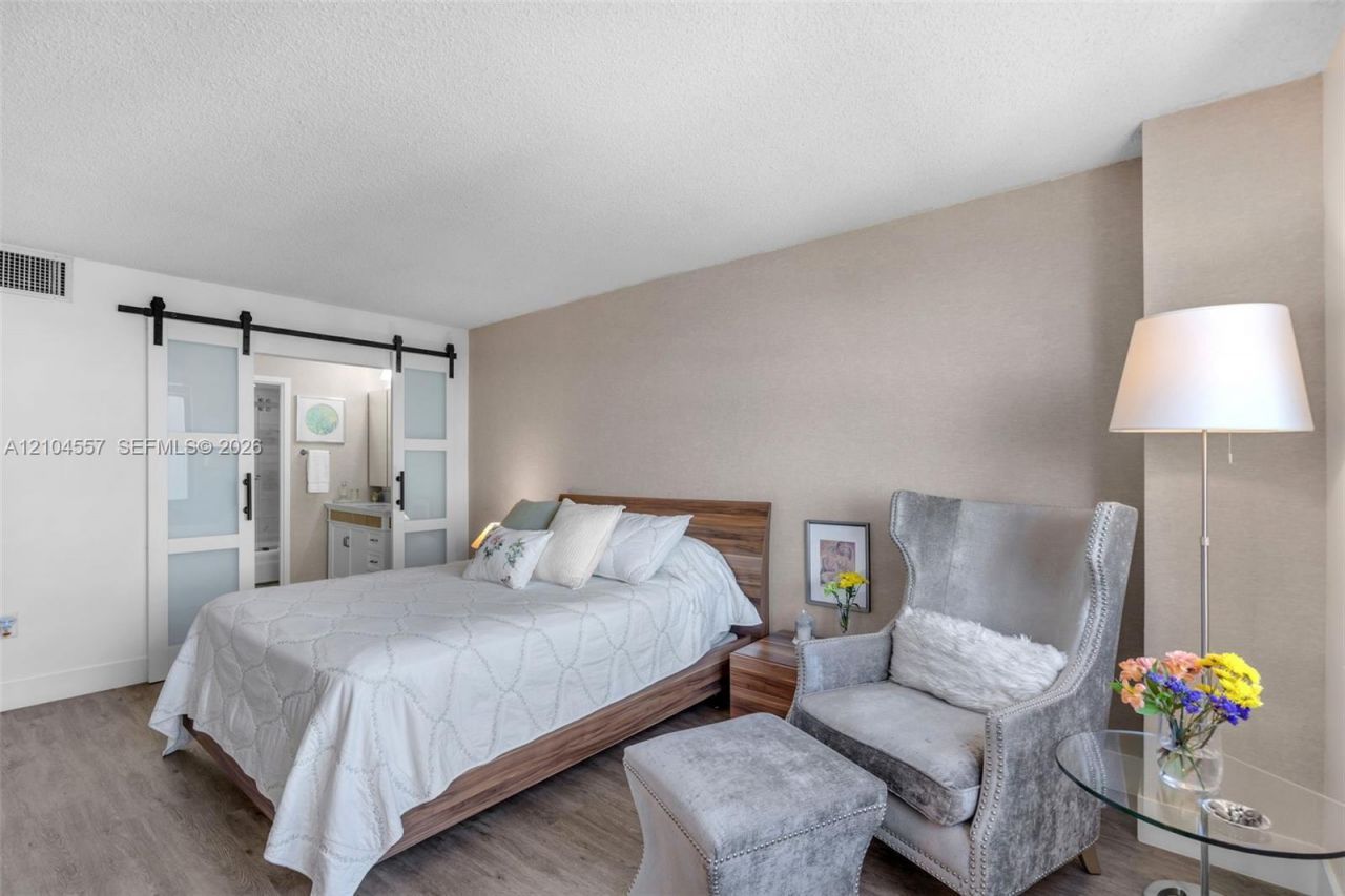 2333 Brickell Ave, Unit 1808, Miami, FL 33129 Photo