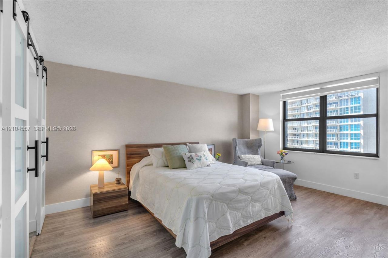 2333 Brickell Ave, Unit 1808, Miami, FL 33129 Photo