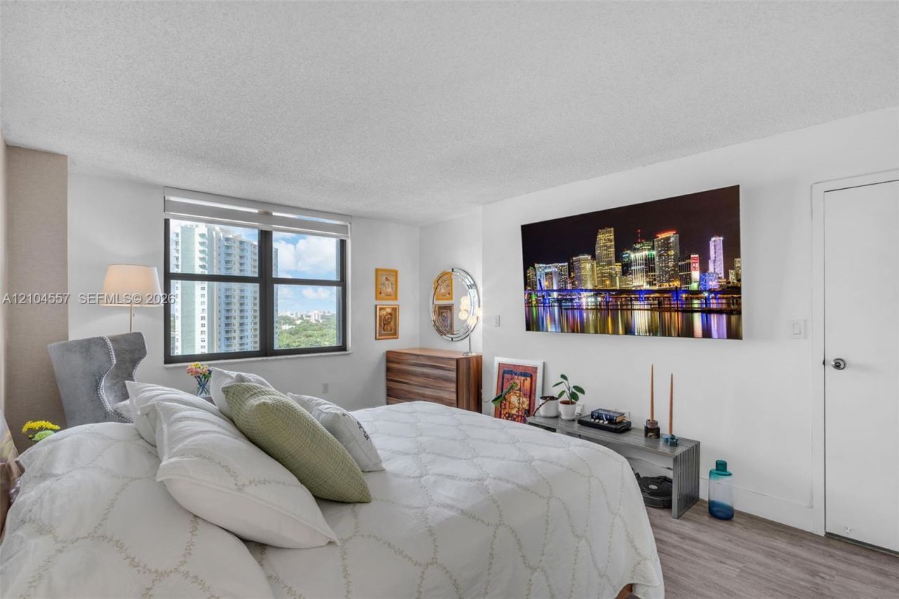 2333 Brickell Ave, Unit 1808, Miami, FL 33129 Photo