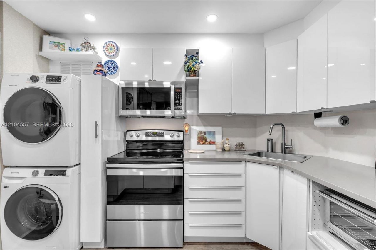 2333 Brickell Ave, Unit 1808, Miami, FL 33129 Photo