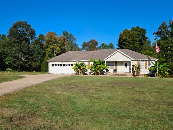 3084 Bowker Rd , Charlotte, TN 37036