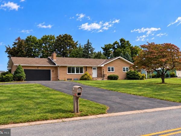 325 DONNA LANE, YORK, PA 17403