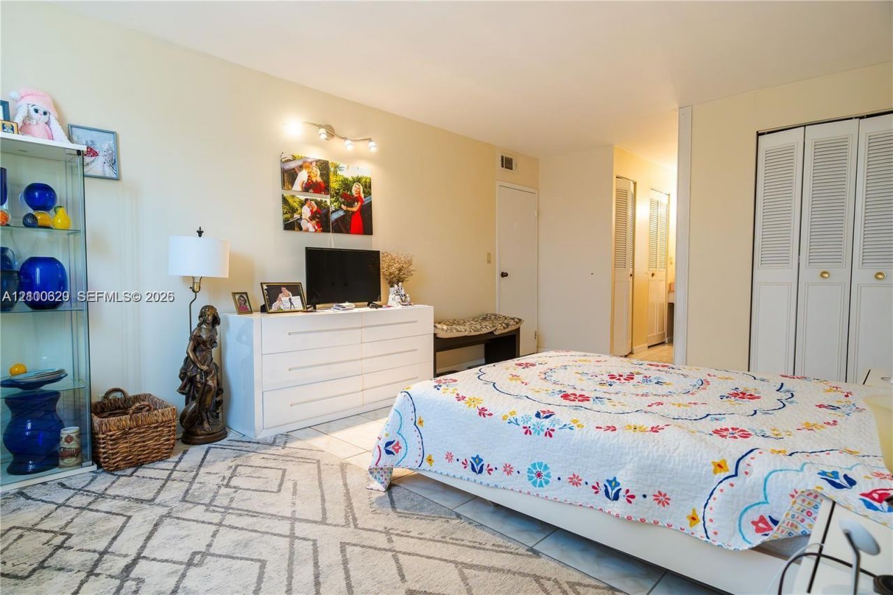 250 174th St , Unit 502, Sunny Isles Beach, FL 33160 Photo