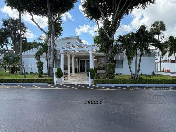 6740 NW 175th Ln , Unit F-20, Hialeah, FL 33015