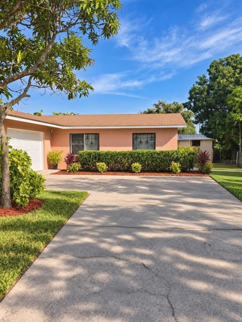 1908 17th Street E, Palmetto, FL 34221 Main Photo