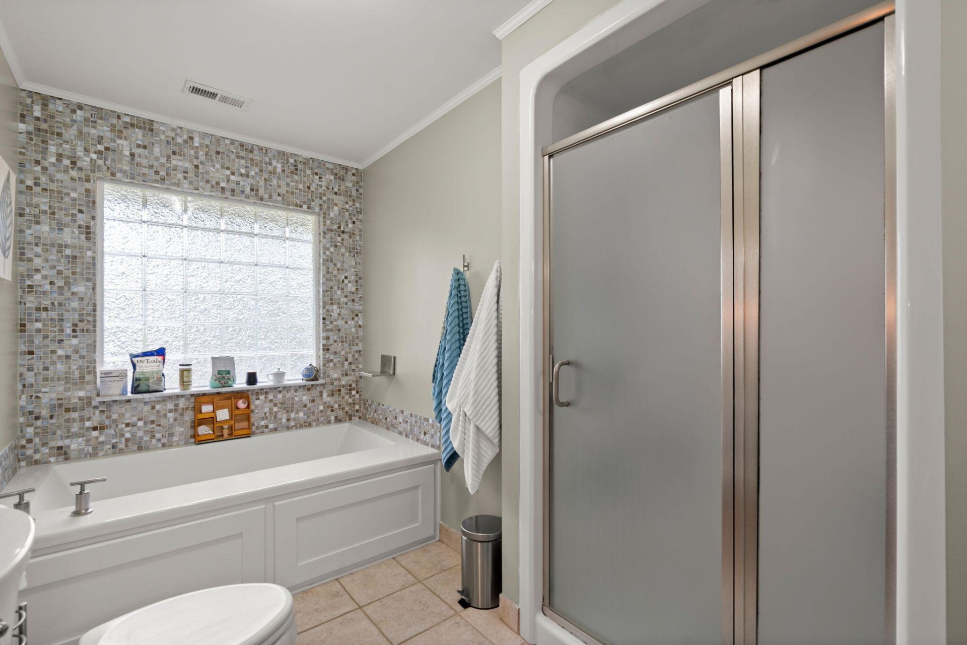 102 Dawnshire Court Photo 27