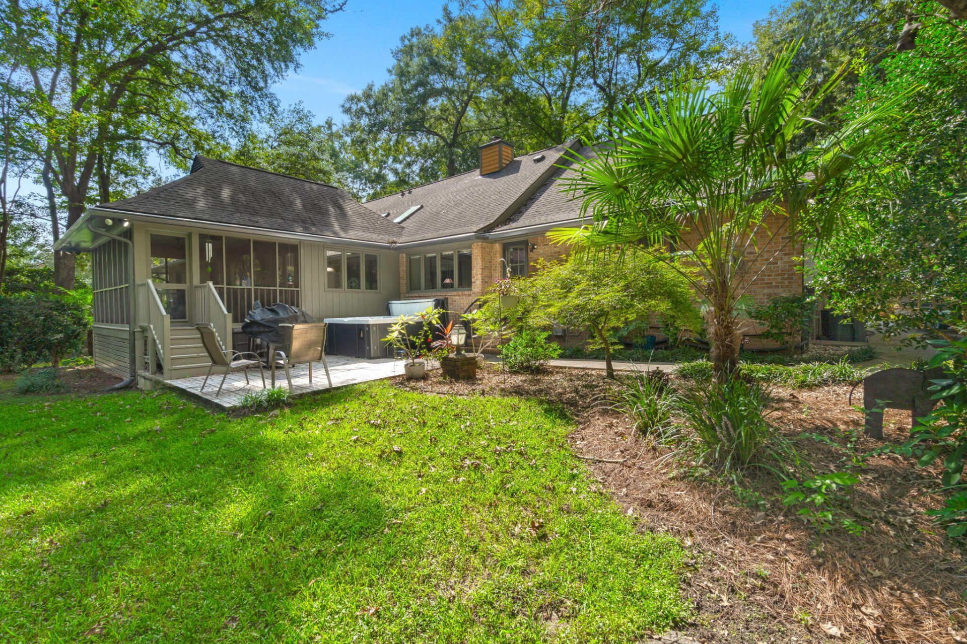 102 Dawnshire Court Photo 4