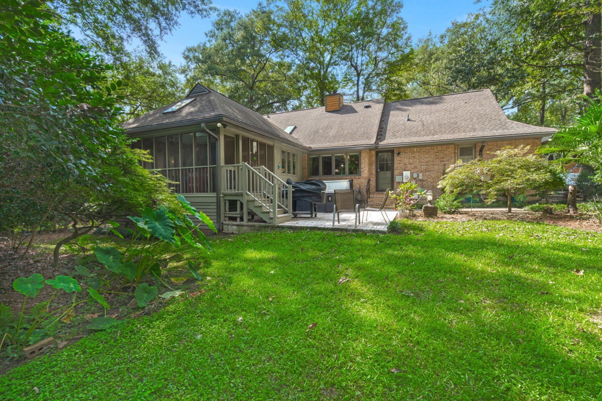 102 Dawnshire Court Photo 8