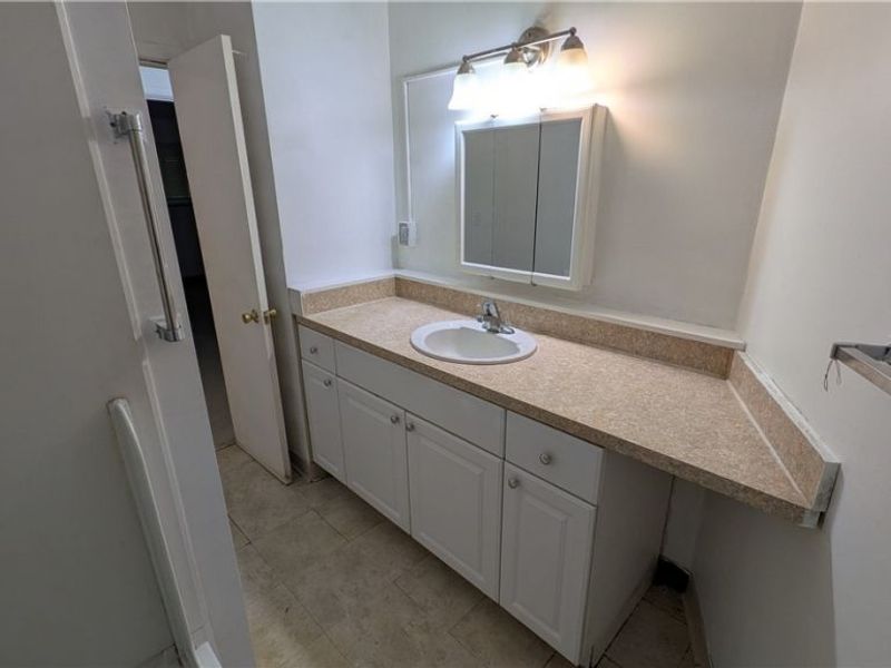 21860 River Oaks Drive, Unit G9, Rocky River, OH 44116 Photo 16