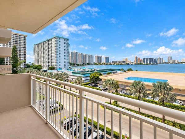 250 174th St , Unit 615, Sunny Isles Beach, FL 33160