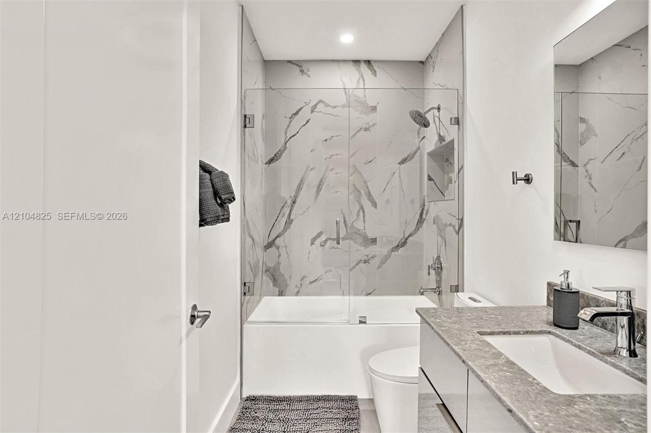 2100 Miami Rd , Unit 202, Fort Lauderdale, FL 33316 Photo