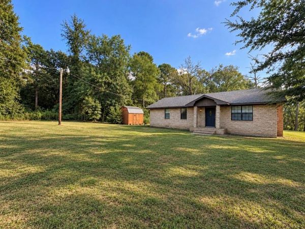 879 County Road 1745 , Mount Pleasant, TX 75455