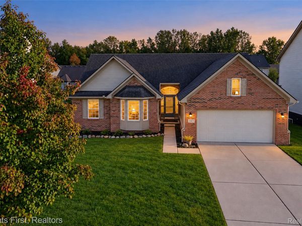 17417 Sunny Crest Drive, Brownstown Township, Mi 48174
