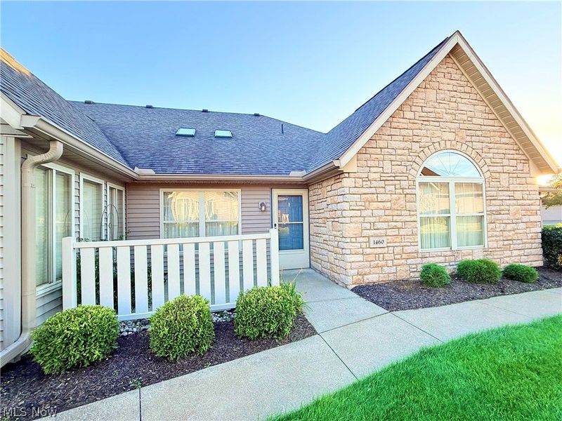 1460 Laurenbrook Lane NE, Massillon, OH 44646 Photo 2