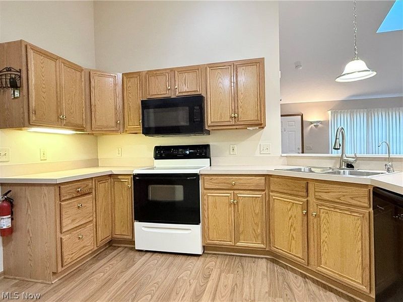 1460 Laurenbrook Lane NE, Massillon, OH 44646 Photo 9