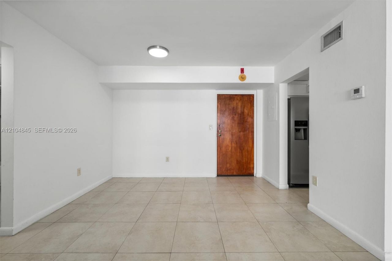 5055 NW 7th St, Unit 908, Miami, FL 33126 Photo