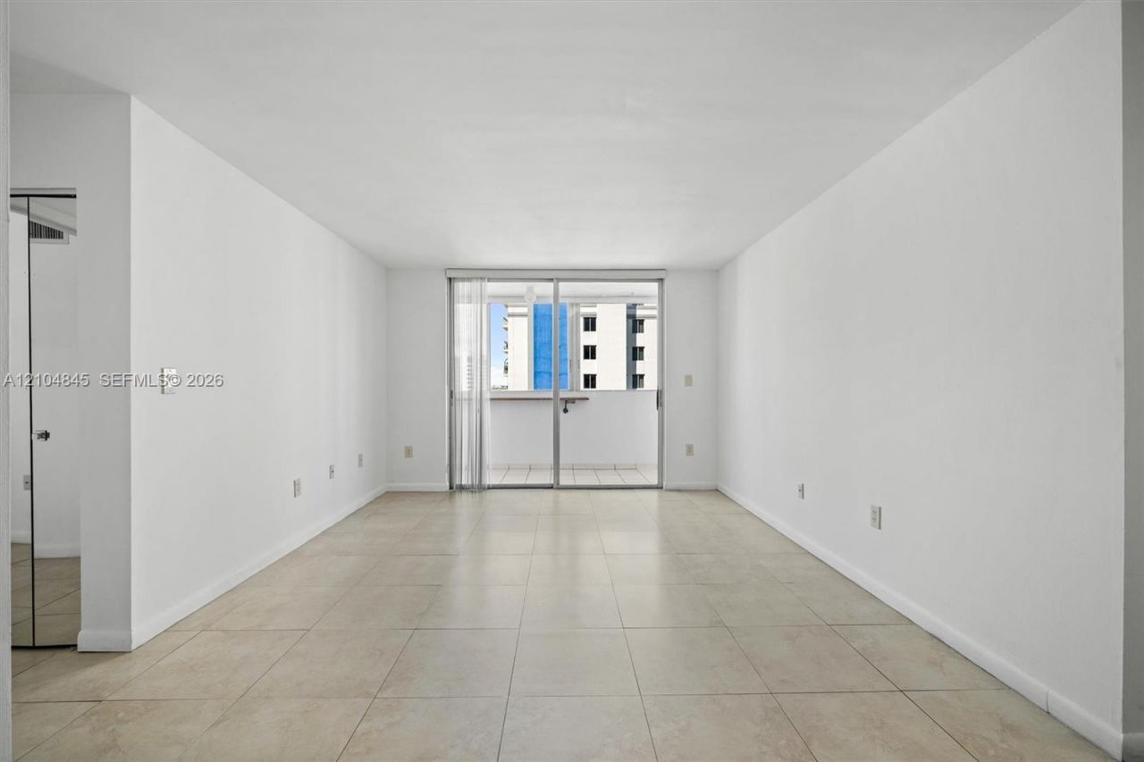 5055 NW 7th St, Unit 908, Miami, FL 33126 Photo