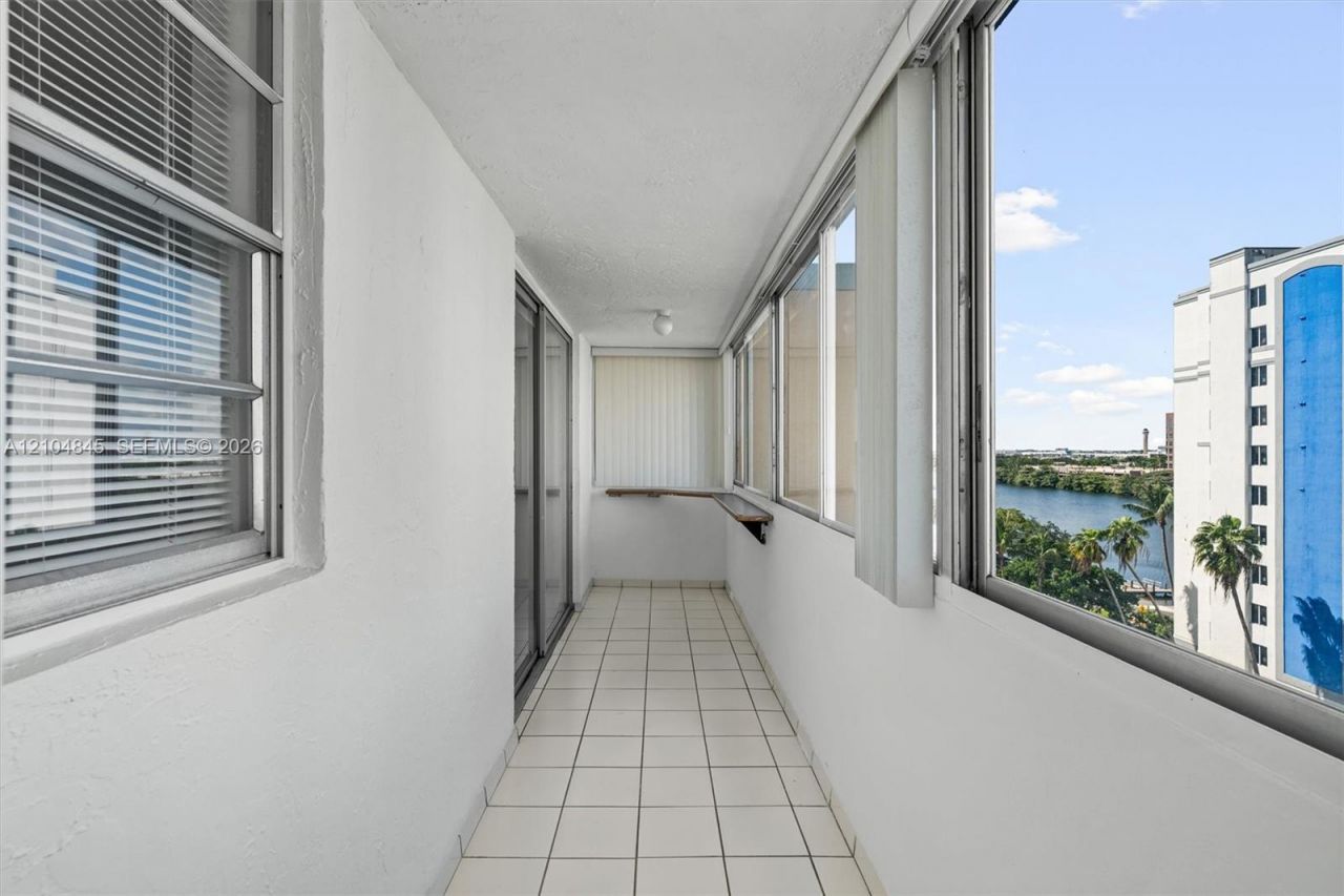 5055 NW 7th St, Unit 908, Miami, FL 33126 Photo