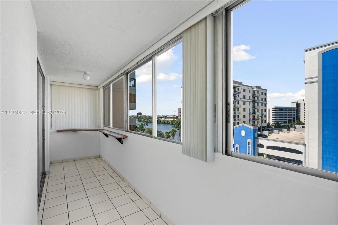 5055 NW 7th St, Unit 908, Miami, FL 33126 Photo