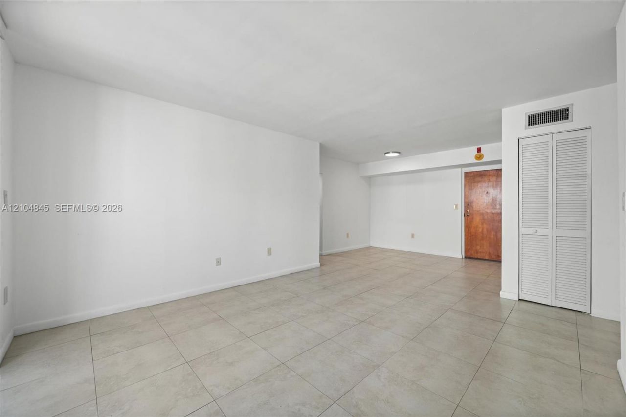 5055 NW 7th St, Unit 908, Miami, FL 33126 Photo