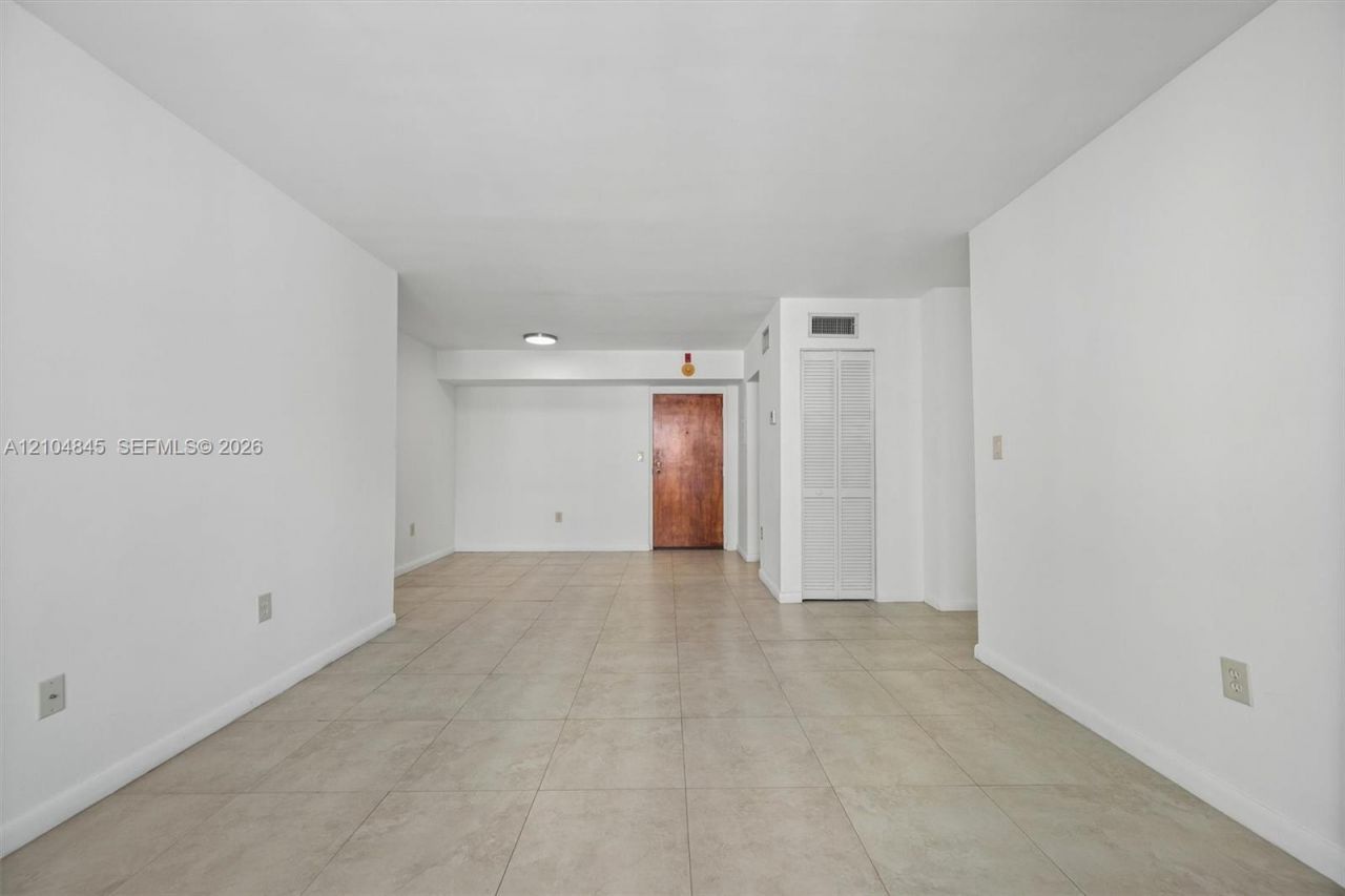 5055 NW 7th St, Unit 908, Miami, FL 33126 Photo