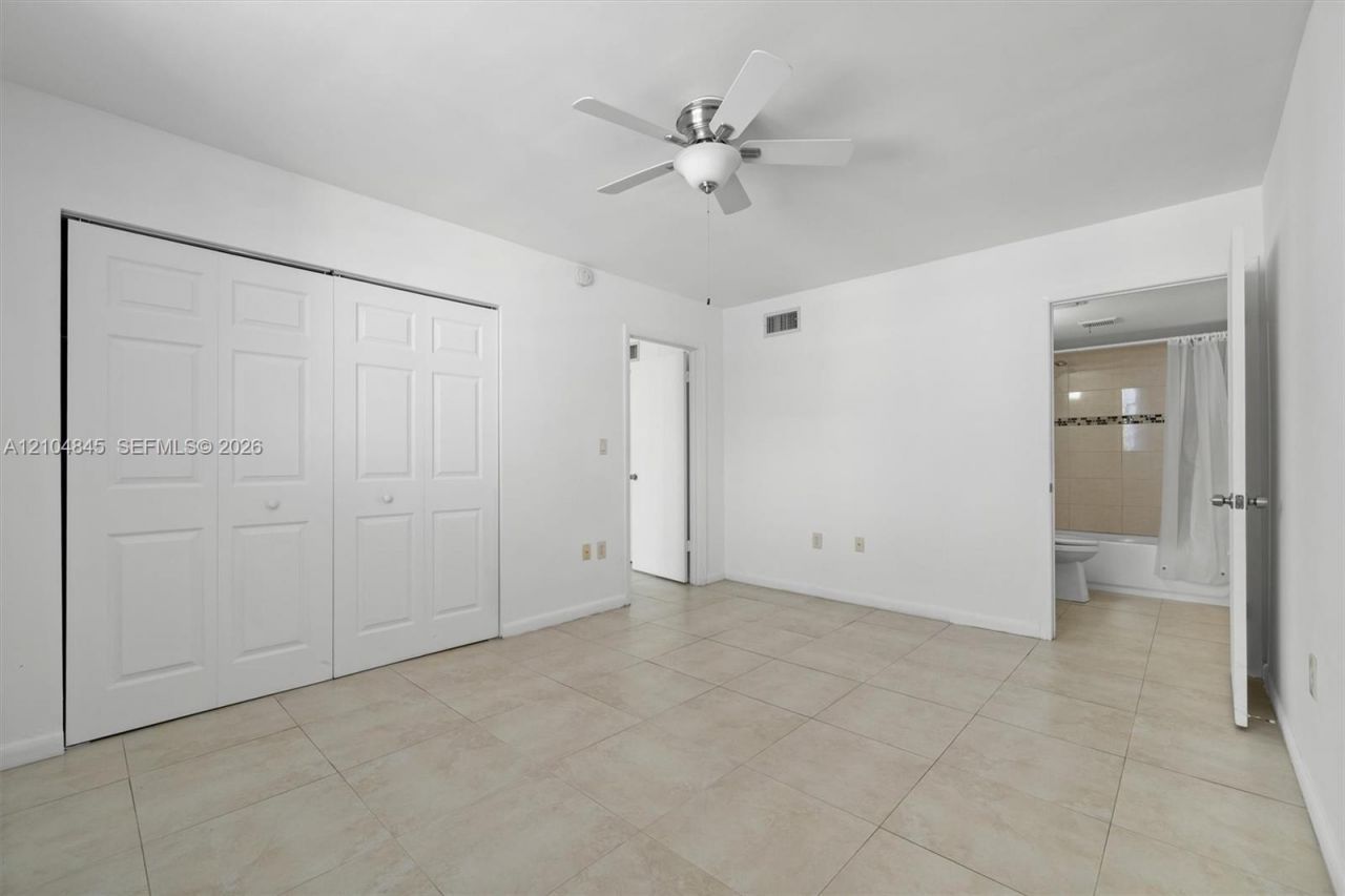 5055 NW 7th St, Unit 908, Miami, FL 33126 Photo