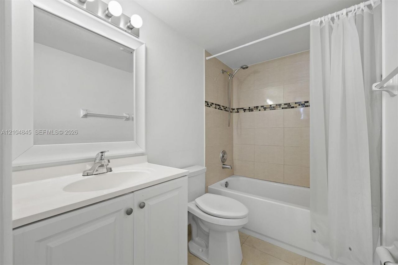 5055 NW 7th St, Unit 908, Miami, FL 33126 Photo