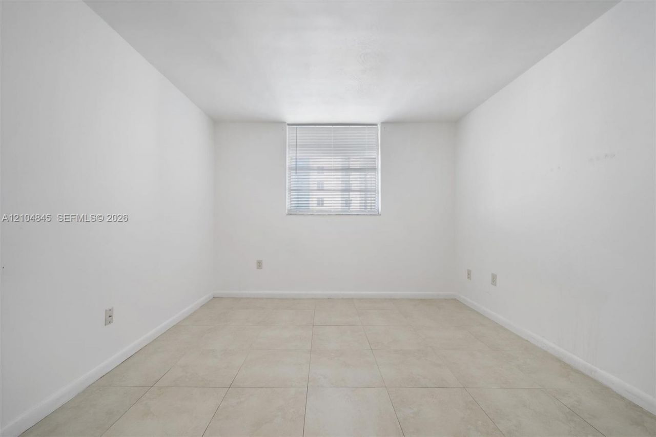 5055 NW 7th St, Unit 908, Miami, FL 33126 Photo