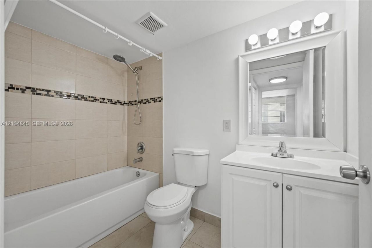 5055 NW 7th St, Unit 908, Miami, FL 33126 Photo