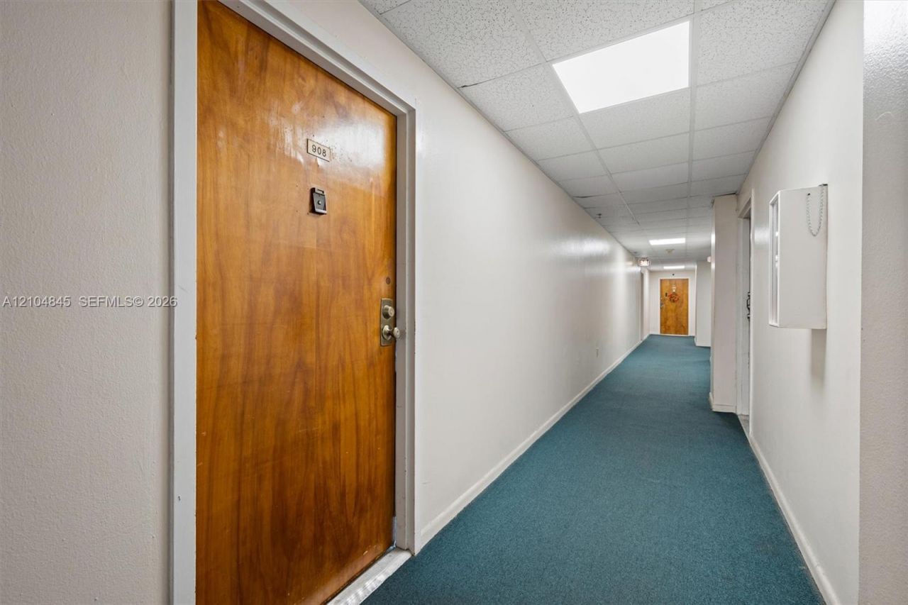 5055 NW 7th St, Unit 908, Miami, FL 33126 Photo