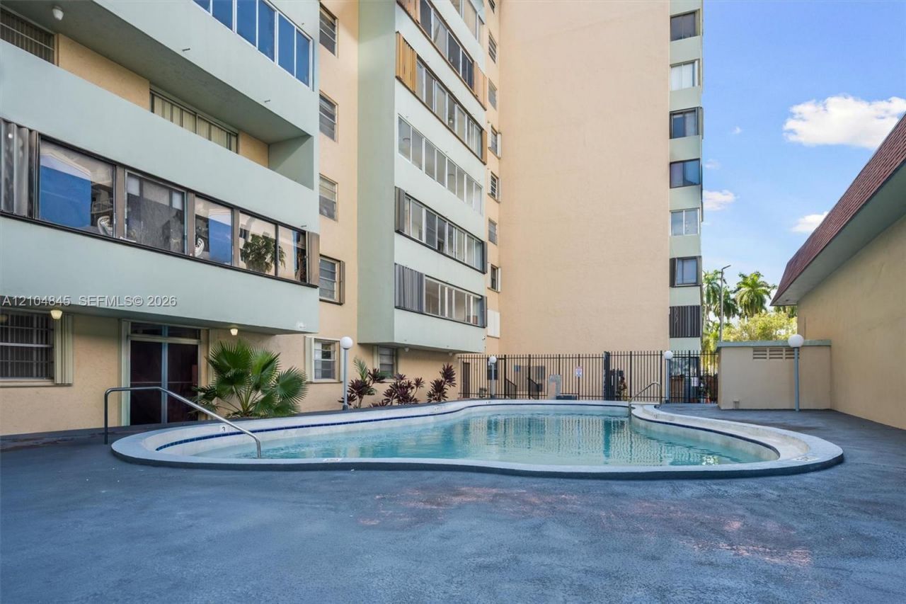 5055 NW 7th St, Unit 908, Miami, FL 33126 Photo