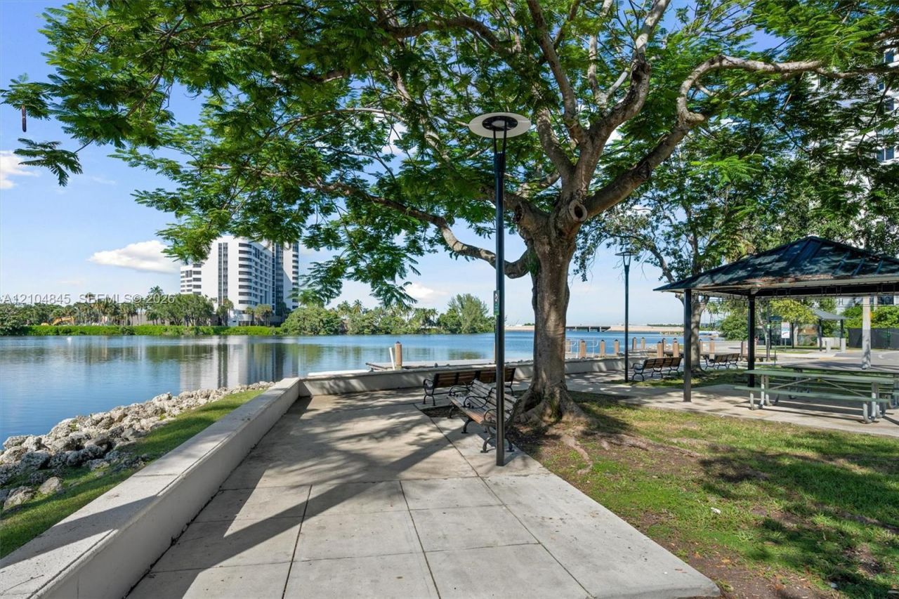 5055 NW 7th St, Unit 908, Miami, FL 33126 Photo