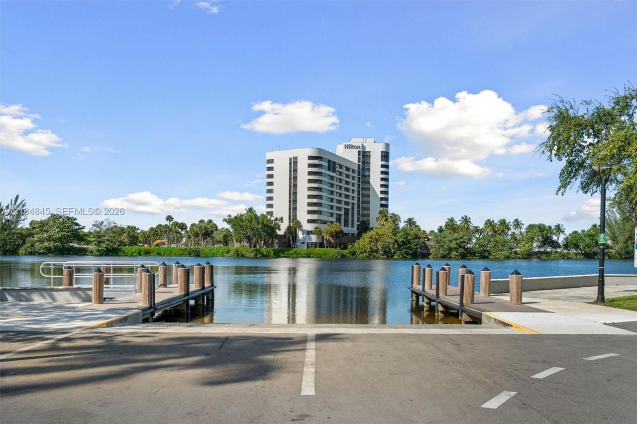 5055 NW 7th St, Unit 908, Miami, FL 33126 Photo