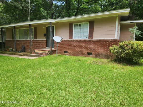 3052 Woodside Drive, Jackson, MS 39212