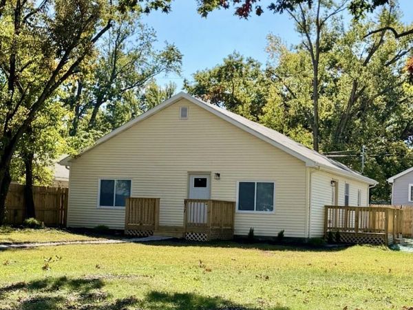 911 E 28th Avenue , Lake Station, IN 46405