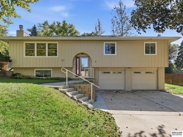 12231 William Circle, Omaha, NE 68144