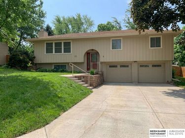 12231 William Circle, Omaha, NE 68144