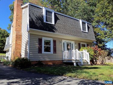 206 ROBINHOOD RD, Staunton, VA 24401