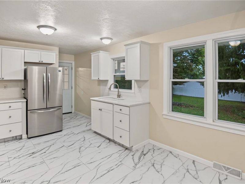 5267 Craig Avenue NW, Champion, OH 44483 Photo 9