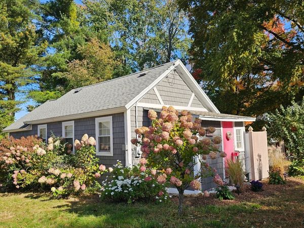 5 Lakeshore Dr, Wales, MA 01081