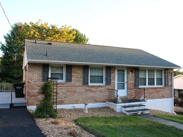 2208 DAVIS ST, STAUNTON, VA 24401