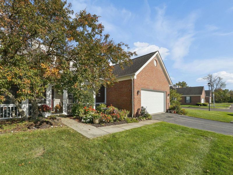 5998 Naughten Pond Drive , Columbus, OH 43213 Photo 4